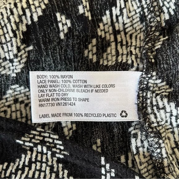 3/4 Bell Sleeves Cropped Shrug Bolero Cardigan Xhilaration Black and White Boho - Picture 12 of 12